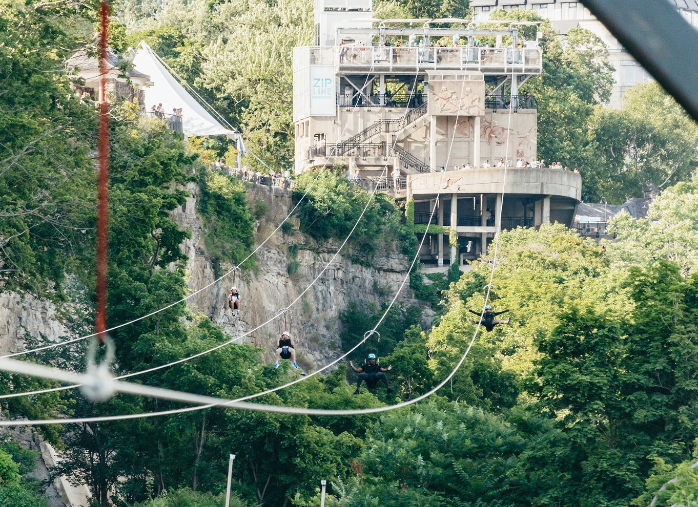 Niagara Falls, Canada: Zipline til vandfaldene