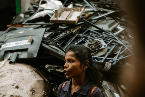 Mumbai: tour guidato a piedi dello slum di Dharavi con la prima guida femminileVisita a Dhobhi Ghat + viaggio in treno locale + tour dello slum di Dharavi