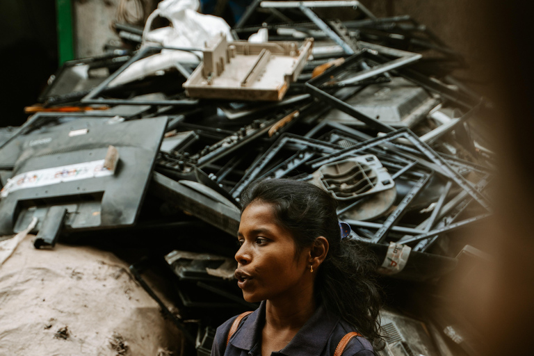 Mumbai: tour guidato a piedi dello slum di Dharavi con la prima guida femminileVisita a Dhobhi Ghat + viaggio in treno locale + tour dello slum di Dharavi