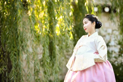 Changdeokgung Hanbok Experience at hanboknam