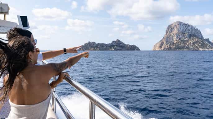 San Antonio: Tour en barco a Es Vedrá con bebida y aperitivo