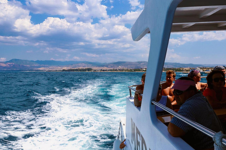 لاتشي رحلة بحرية على متن قارب واحد في بلو لاغون البحر الأبيض المتوسطرحلة بحرية صباحية