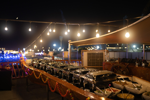 迪拜：码头豪华游艇巡游，搭配五星级印度晚餐