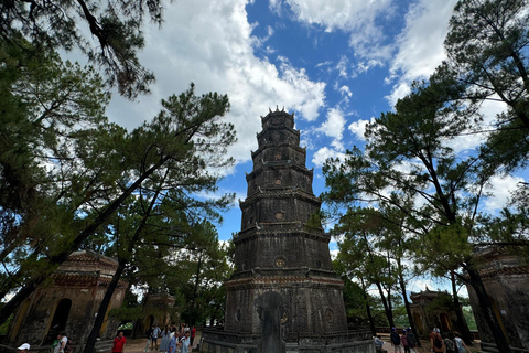 Desde Da Nang: Ciudad imperial de Hue con el paso o los túneles de Hai VanDesde Da Nang: Exploramos Hue Imperial con los túneles de Hai Van