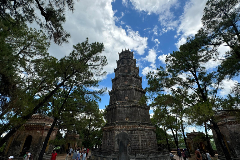 Desde Da Nang: Ciudad imperial de Hue con el paso o los túneles de Hai VanDesde Da Nang: Exploramos Hue Imperial con los túneles de Hai Van