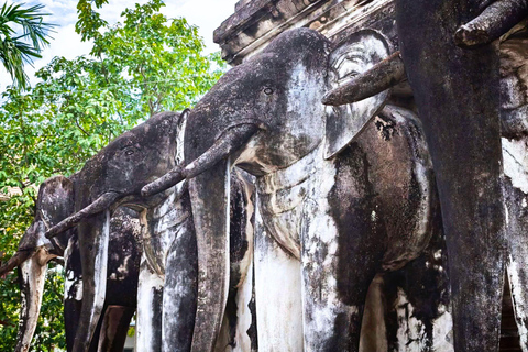 Chiang Mai: Old City Walking Tour with Temples & History Small Group Without Entry Fees