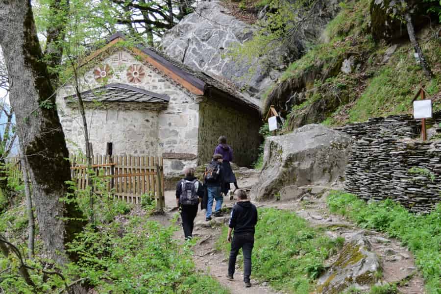 Von Sofia aus: Tagestour zum Rila-Kloster und zur St. Ivan-Höhle. Foto: GetYourGuide