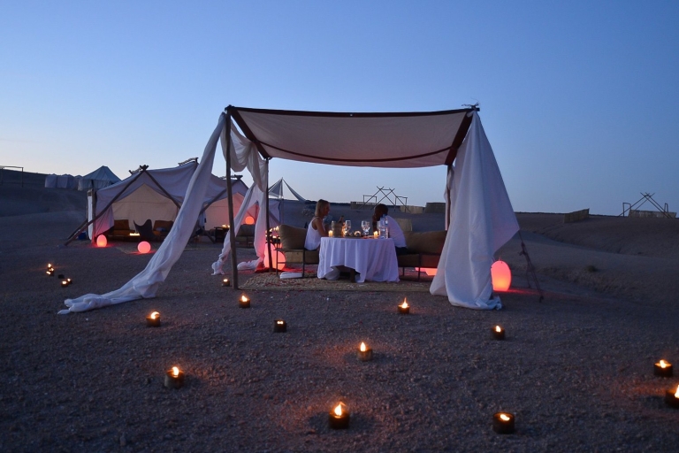 Balade à dos de chameau dans le désert d'Agafay avec dînerExcursion dans le désert d'Agafay avec balade à dos de chameau et dîner