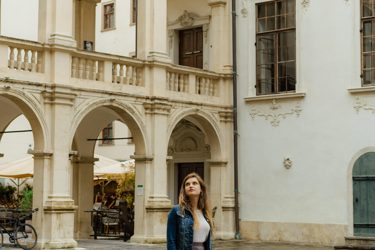 Sessão de fotos particular Caminhada no centro histórico de Graz