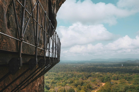 Colombo: Sigiriya Rock Fortress & Dambulla Cave Temple Tour