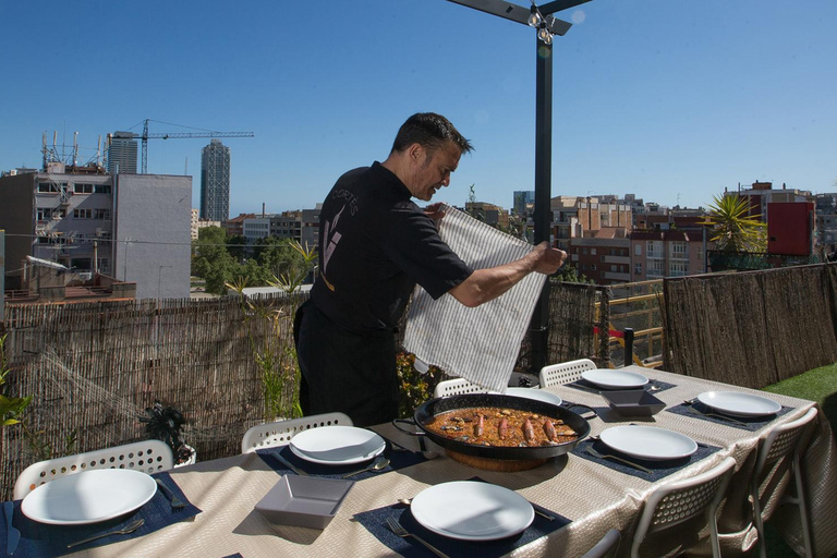 Autentyczna paella i sangria klasy premium na designerskim dachuAutentyczna paella i sangria w oszałamiającym lofcie na dachu