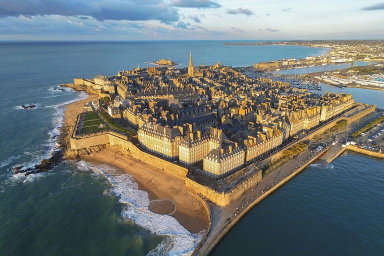 Saint-Malo: zapierające dech w piersiach krajobrazy i historyczna wycieczka piesza