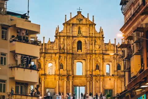 Macau: Old Town Night Tour with Local Guide