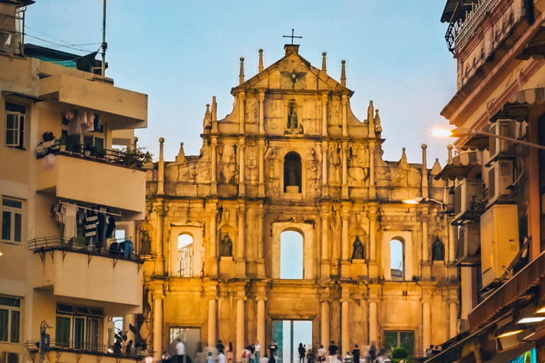 Macau: Old Town Night Tour with Local Guide