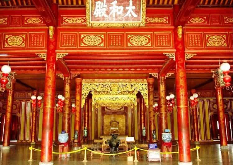 顺化城市观光：佛塔、城堡和皇家陵墓一日游
