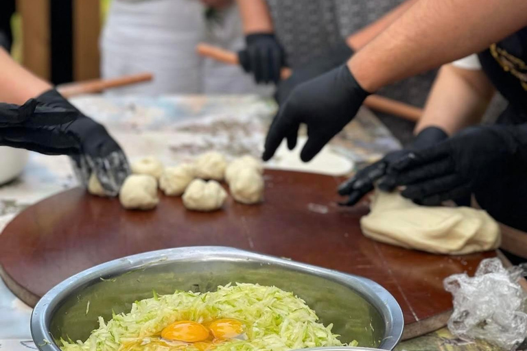 在Hani i Qerosit参加烹饪课，提供从贝拉特接送服务在Hani i Qerosit参加烹饪课程，提供从贝拉特接送服务