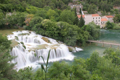 Privé Krka watervallen &amp; Šibenik met 2 flessen wijn