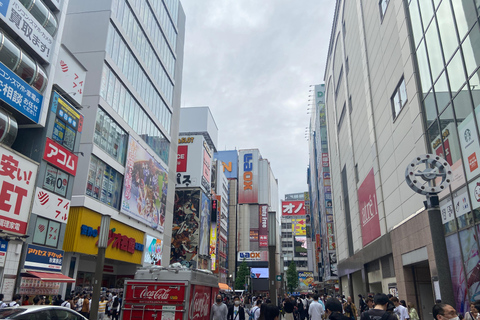 Akihabara: Self-Guided Tour with a special brochure