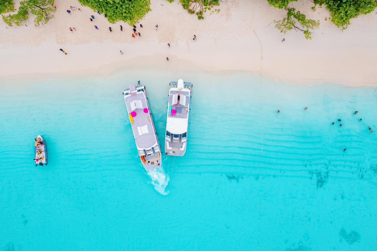 Phuket Excursión de un día a la isla Similan en catamarán de lujo y lancha rápida