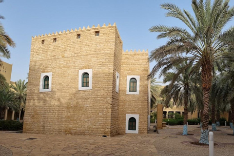 Medio día en Riad, Almasmak, Museo Nacional, Torre del Reino