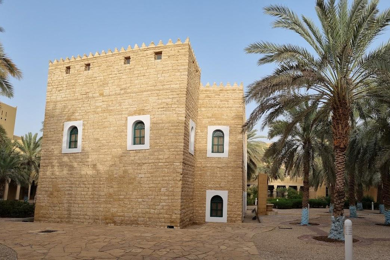 Medio día en Riad, Almasmak, Museo Nacional, Torre del Reino