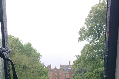 Cambridge: Entertaining walking tour with friendly companion