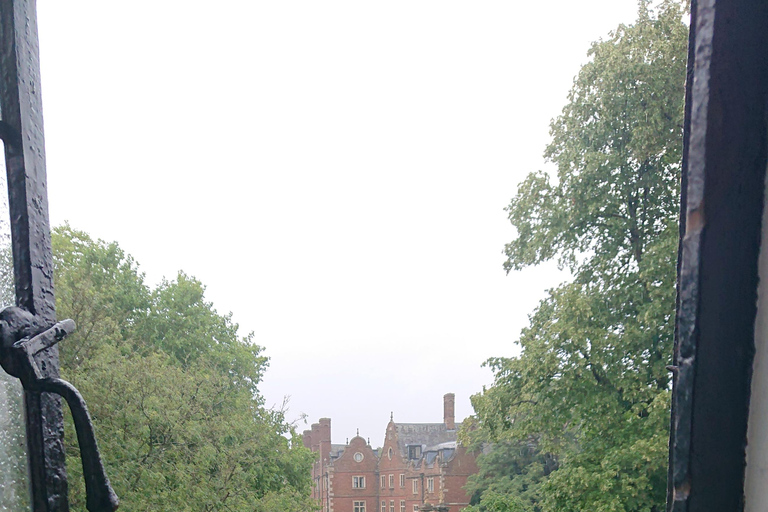 Cambridge: Entertaining walking tour with friendly companion