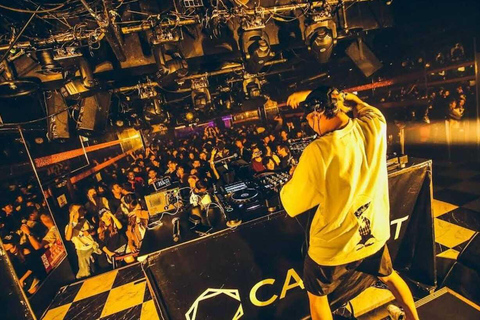 Tokio: One Night in Exclusive Rooftops and Clubs of Japón