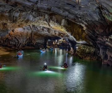 Phong Nha: Phong Nga Grot Expeditie 4,5 km per kajak