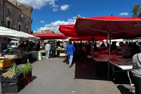 Tour a piedi di Catania: esplorazione dei mercati tipici