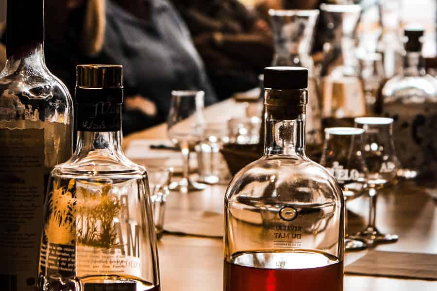Elsass: Entdeckungs- und Verkostungsworkshop für Rum bei dir zu Hause. Foto: GetYourGuide