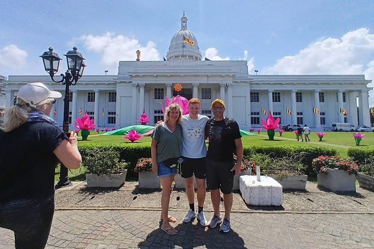 Colombo: Guided Heritage Tour by Car with All Entry Fees