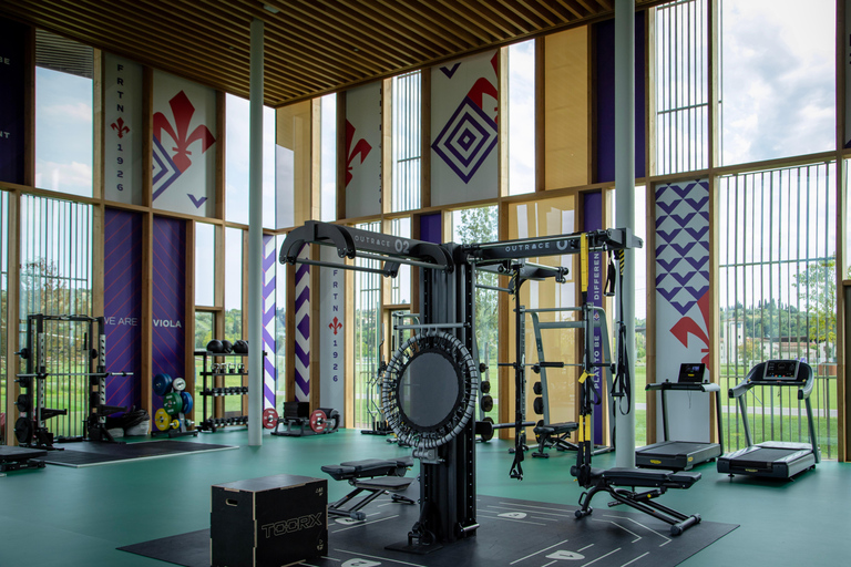 Florence: ACF Fiorentina Viola Park Guided Tour & Drink Tour in English