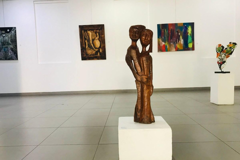 Art and Flavor in Maputo: Núcleo de Arte, Sculptures and Interaction with Artists Art and Flavor in Maputo: Art Center, Sculptures, and Interaction with Artists