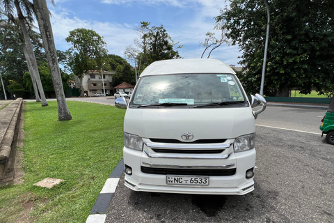 Colombo Van City Tour with Guide and Hotel Pickup.