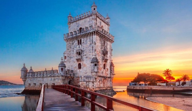 Lisbon: Discover Lisbon City wonders on a Private day tour!