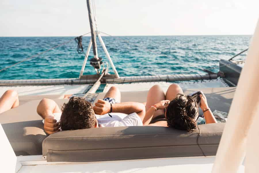 Mallorca: Luxuriöse Katamaran-Tour mit Mahlzeit und DJ. Foto: GetYourGuide