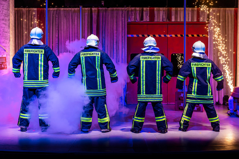 COMÖDIE Dresden: Ticket for the comedy "Brandheiss - Gelöscht wird später!"