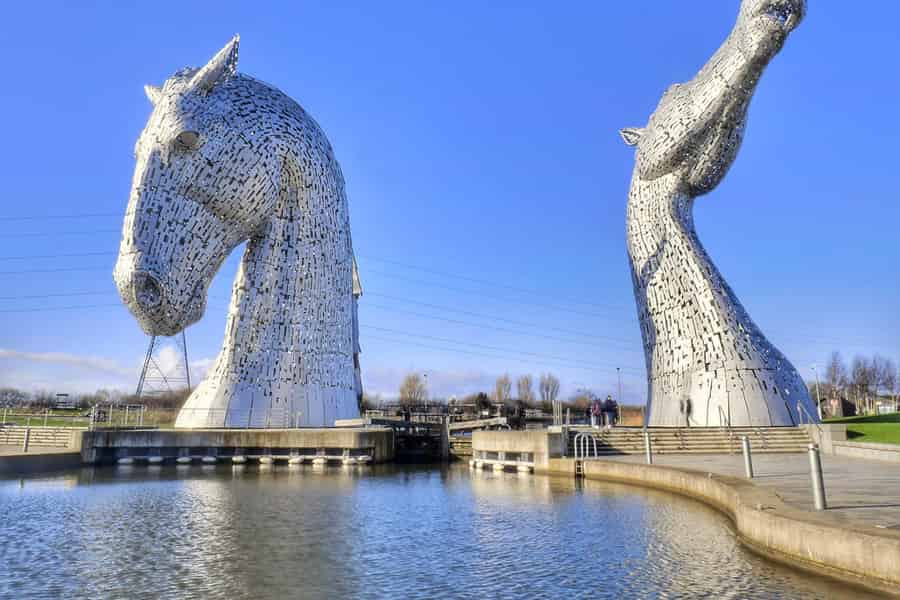 Ab Edinburgh: Halbtagestour zu den Kelpies und zum Stirling Castle. Foto: GetYourGuide