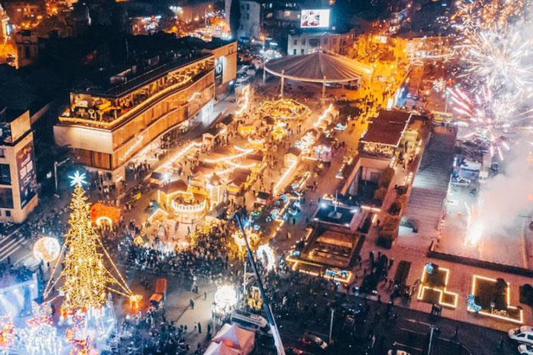 Tbilisi: tour guidato del villaggio di Natale e del mercatinoTbilisi: tour privato del mercatino di Natale del villaggio