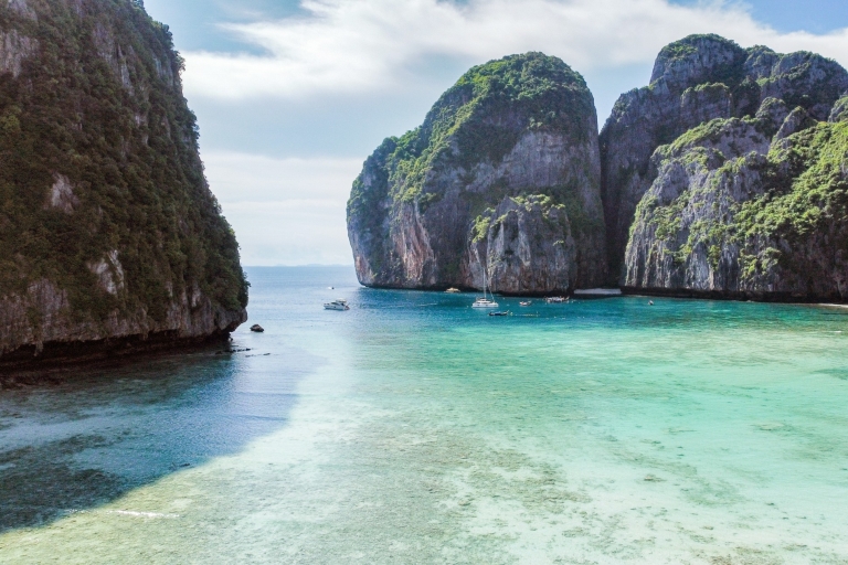 Phuket: Maya, Phi Phi und Bamboo Island mit MittagsbuffetTagesausflug mit geteiltem Transfer ohne Nationalpark-Gebühr