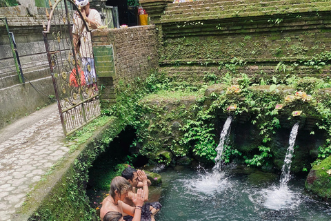 Ubud: Water Purification at Pura Mengening (All included) Group Experience with transport