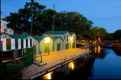 Christchurch Night Walk: Avon River Lights & Hidden Stories