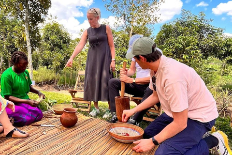 Kampala: Farm and Community Tour with traditional Lunch