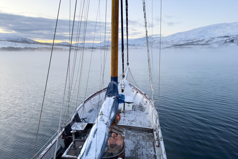 Tromsø:Arktische Fischerei & Meeresfrüchte Fjordkreuzfahrt auf LuxusyachtTromsø: Luxuriöse Kreuzfahrt zum Fischen und für Meeresfrüchte