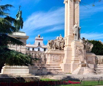 Guided visit on foot through Cádiz: stories from the hand of a local guide
