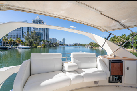 Miami: aluguer de iate privado com capitão, barco de 48 pésMiami: Aluguer de iate privado com capitão, barco de 48 pés