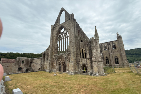 Cardiff: Brecon Beacons, Castle, and Waterfalls Day Trip