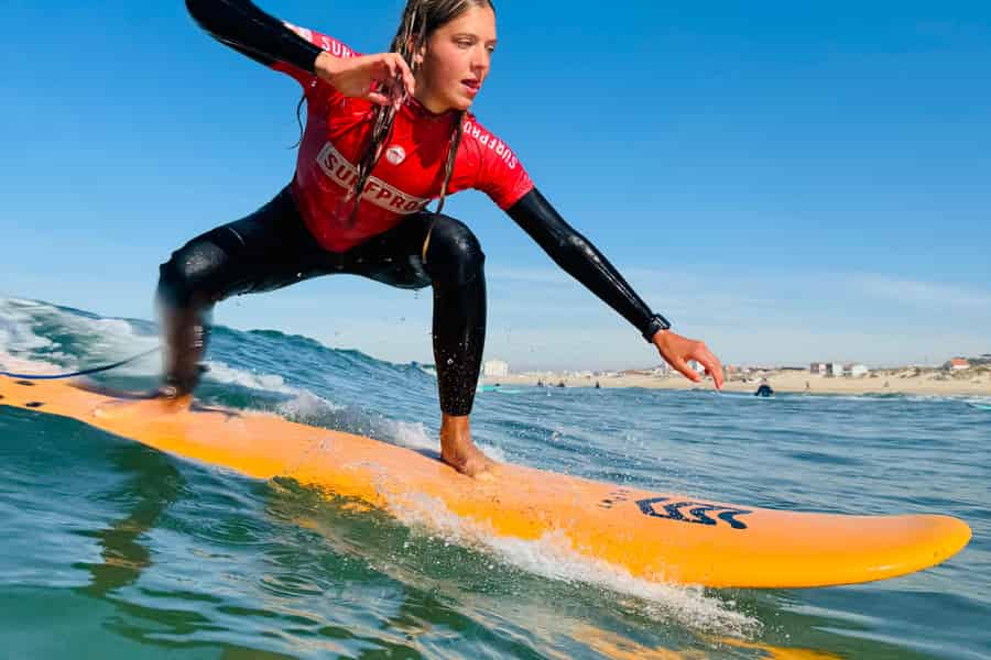Surferlebnis in Lissabon / Costa de Caparica. Foto: GetYourGuide Surferlebnis in Lissabon / Costa de Caparica. Foto: GetYourGuide