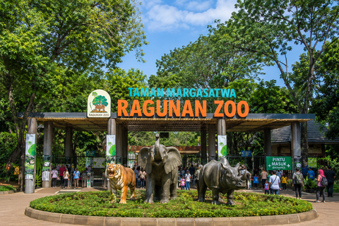 Jakarta: Setu Babakan betawi village and Ragunan Zoo Tour